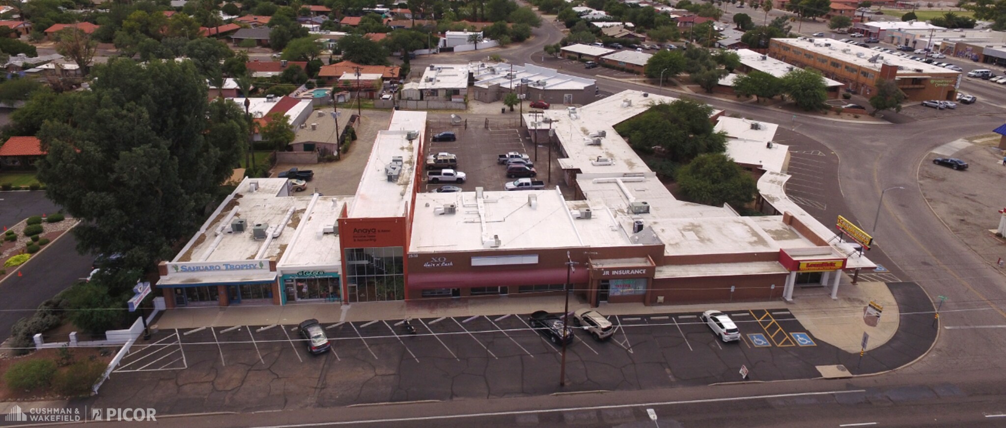 2530-2538 E Broadway Blvd, Tucson, AZ à louer Photo principale- Image 1 de 4