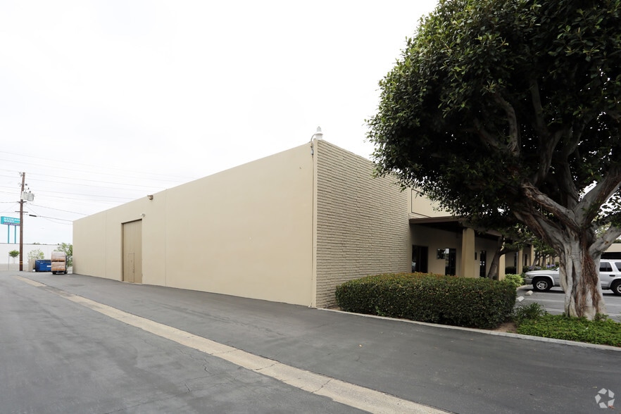 1558-1562 S Anaheim Blvd, Anaheim, CA à louer - Photo du bâtiment - Image 2 de 4