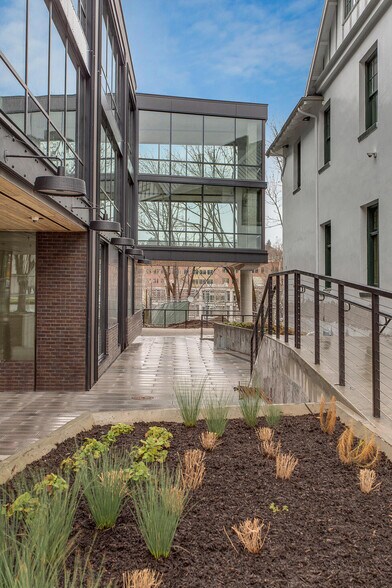 310 Florentia St, Seattle, WA à louer - Photo du bâtiment - Image 2 de 4