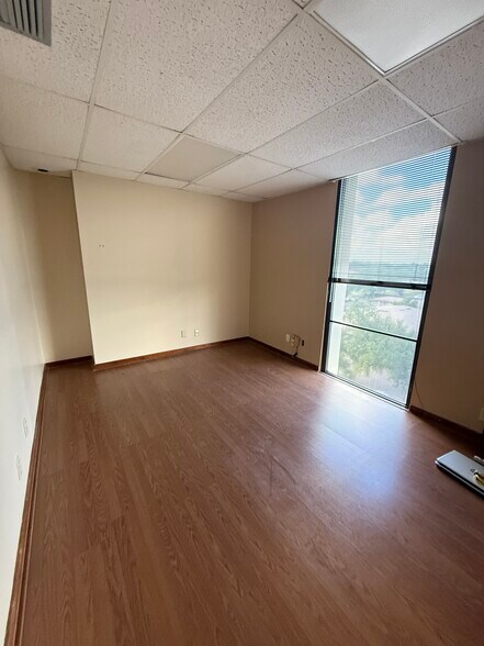 13801 Bruce B Downs Blvd, Tampa, FL à louer - Photo du bâtiment - Image 3 de 24