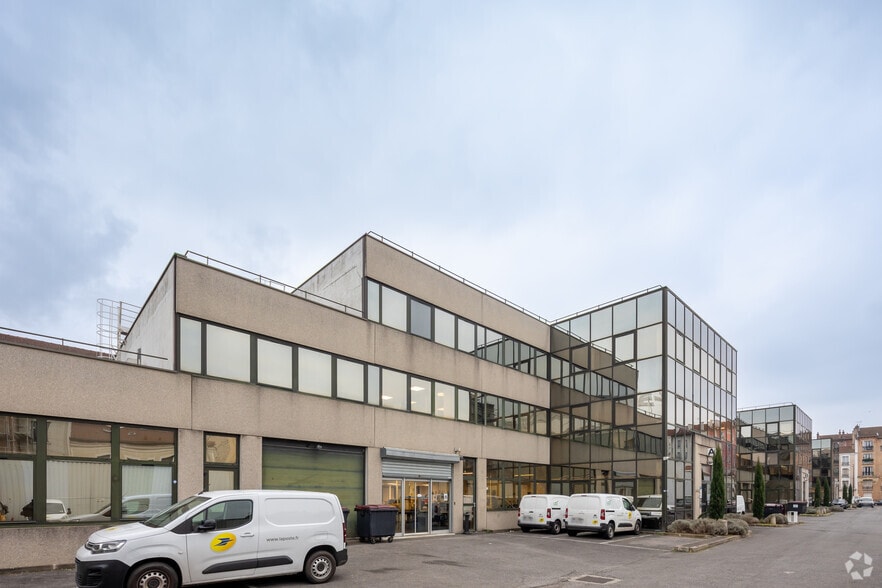 Flex dans Ivry-sur-Seine à louer - Photo du bâtiment - Image 2 de 2