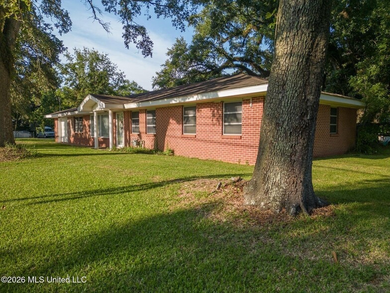 11128 Lamey Bridge Rd, D'Iberville, MS for sale - Primary Photo - Image 1 of 20