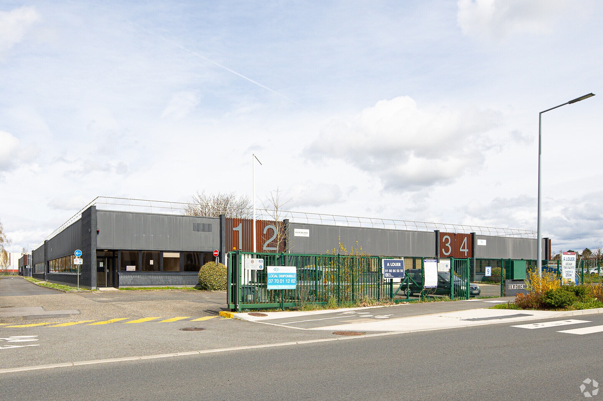 Avenue Du Québec, Villebon-sur-Yvette for lease Primary Photo- Image 1 of 3