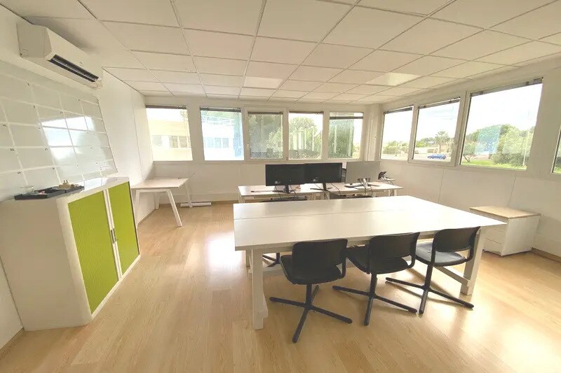 Office in Montpellier for lease - Interior Photo - Image 2 of 9