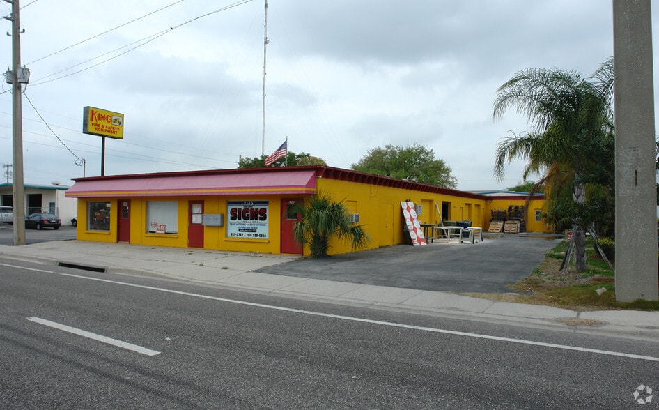 2143 12th St, Sarasota, FL à louer - Photo principale - Image 1 de 8