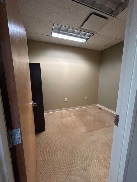 401 Monroe Tpke, Monroe, CT à louer - Photo intérieure - Image 3 de 11