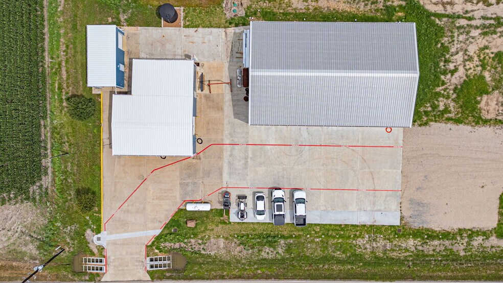 15002 Bj Dusek Rd, Wallis, TX à vendre - Photo du bâtiment - Image 3 de 60