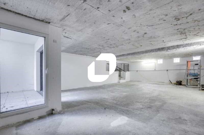19 Rue Pasteur, Suresnes for sale - Interior Photo - Image 1 of 2