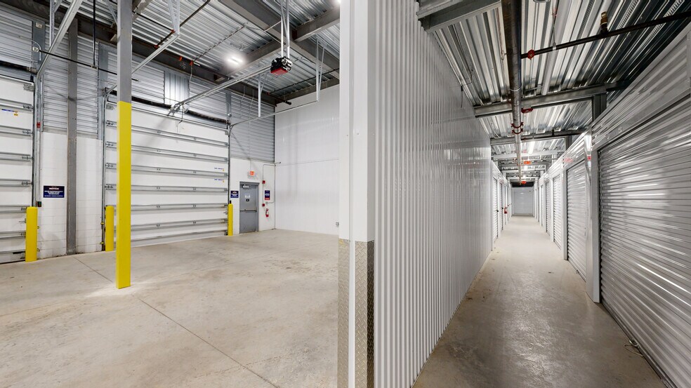 2320 E Mall Dr, Fort Myers, FL à louer - Numérisation 3D de Matterport - Image 3 de 16