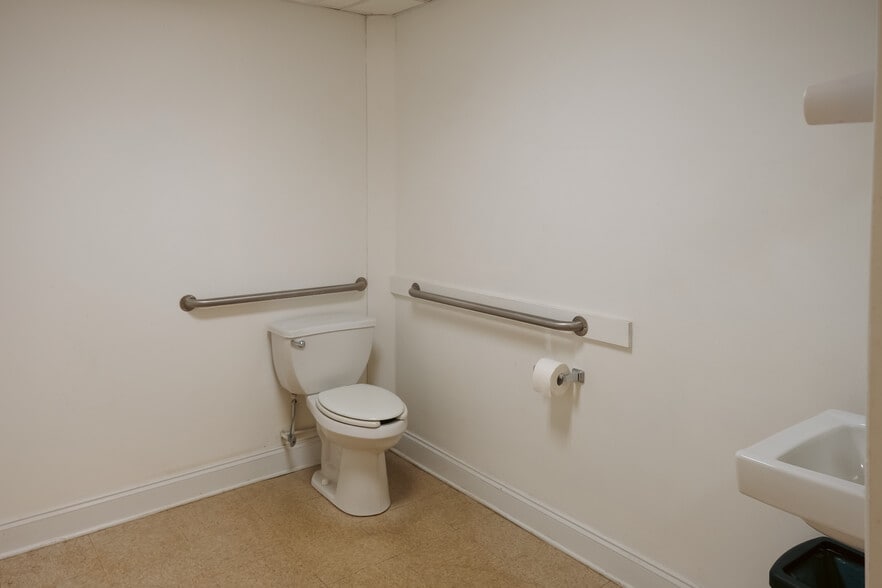 12 Sevier St, Greenville, SC for lease - Interior Photo - Image 3 of 8