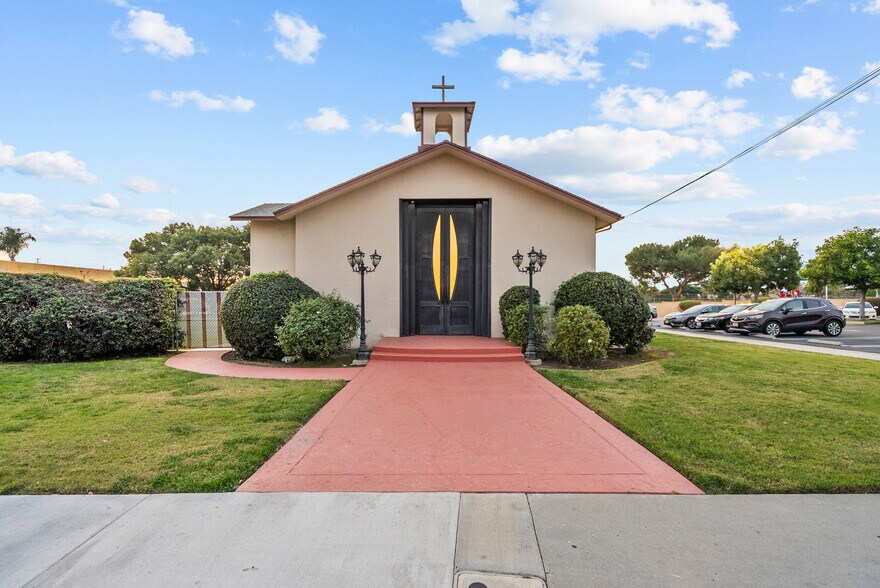 405 S Azusa Ave Development portefeuille de 1 propriétés à vendre sur LoopNet.ca - Photo du bâtiment - Image 3 de 15