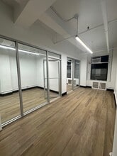261 W 35th St, New York, NY for lease Interior Photo- Image 2 of 5