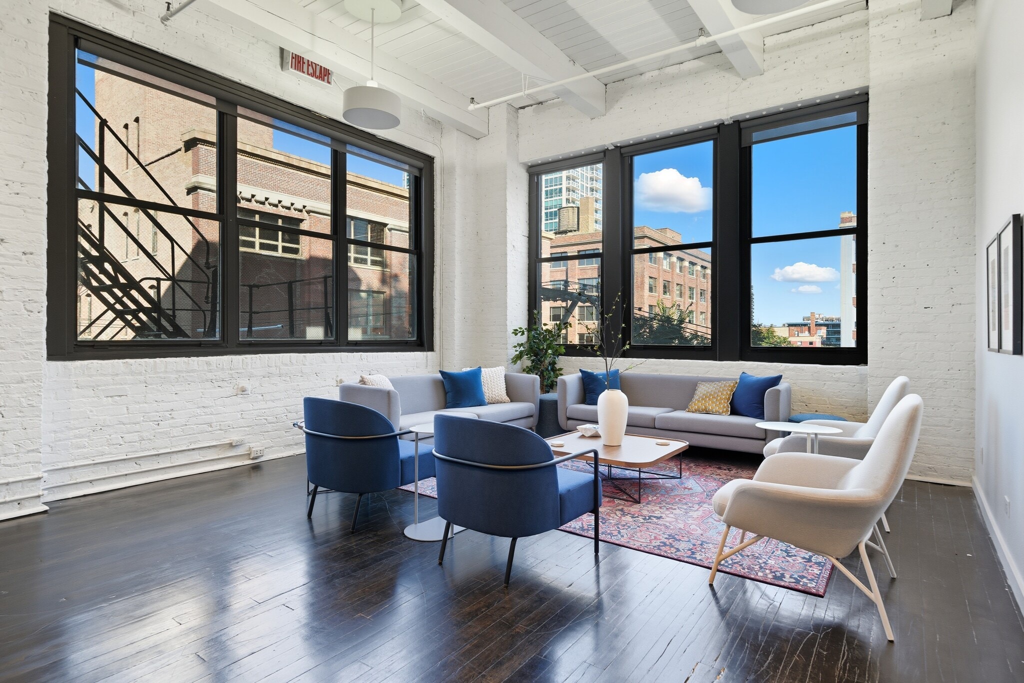 224-230 W Huron St, Chicago, IL for lease Interior Photo- Image 1 of 9