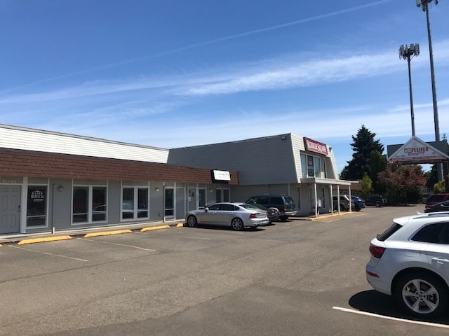 5042-5060 Commercial St SE, Salem, OR à louer - Photo du bâtiment - Image 3 de 12