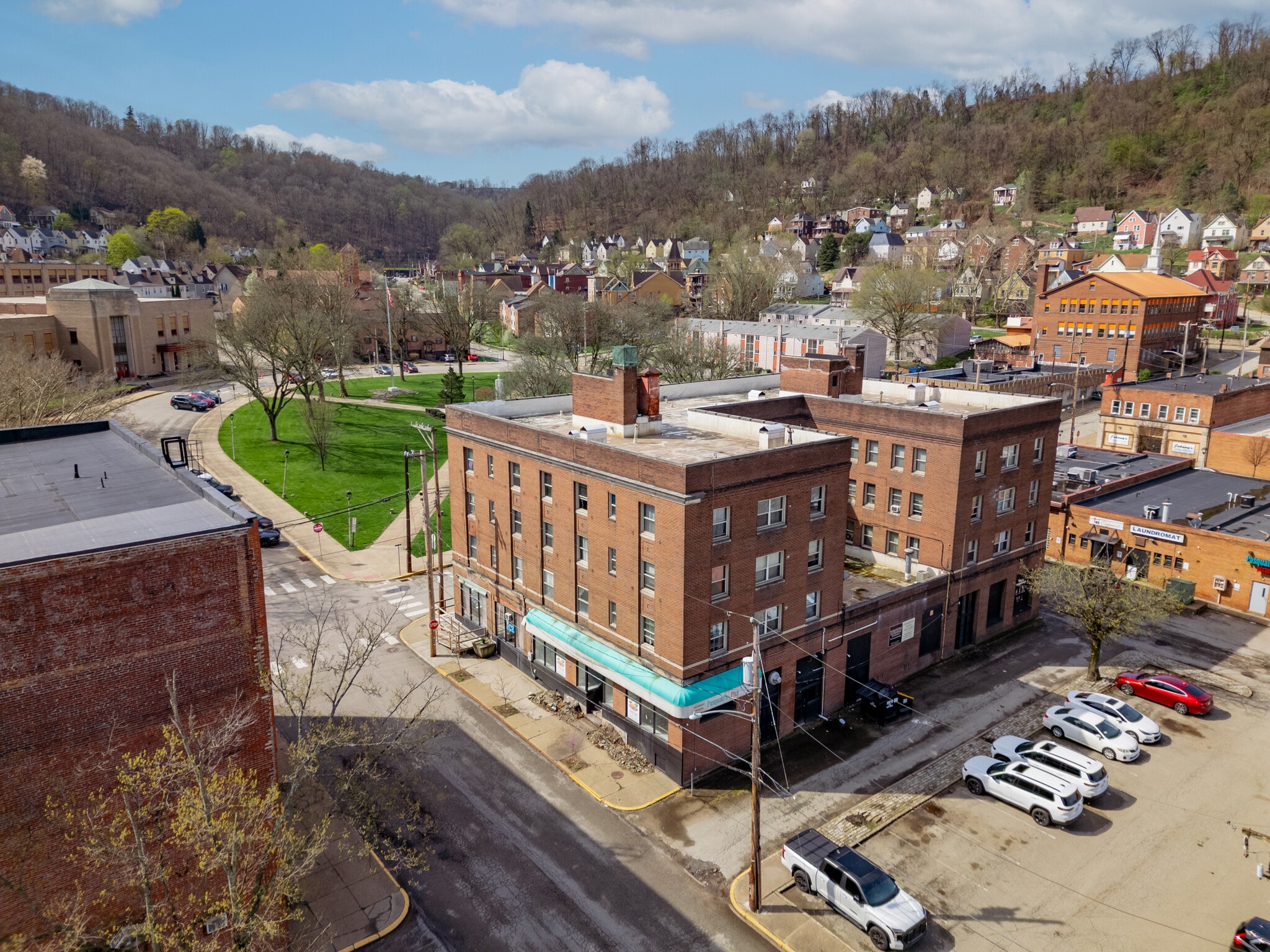 106 Herman Ave, Wilmerding, PA à louer Aérien- Image 1 de 29