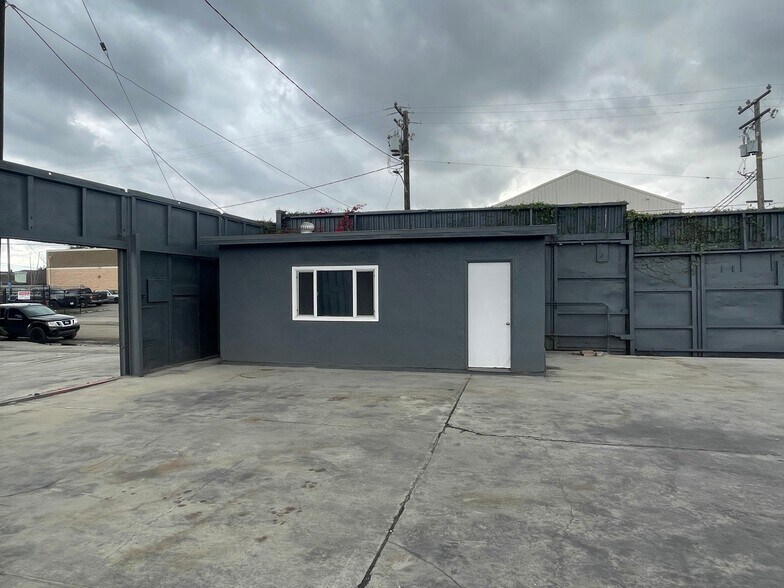 417 E Banning St, Compton, CA à louer - Photo du bâtiment - Image 2 de 8