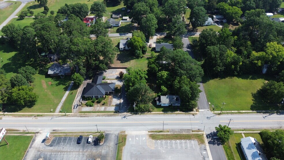 253 E Savannah St, Calhoun Falls, SC à vendre - Photo du bâtiment - Image 3 de 41