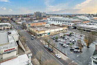 1100 NE Broadway St, Portland, OR - Aerial map view