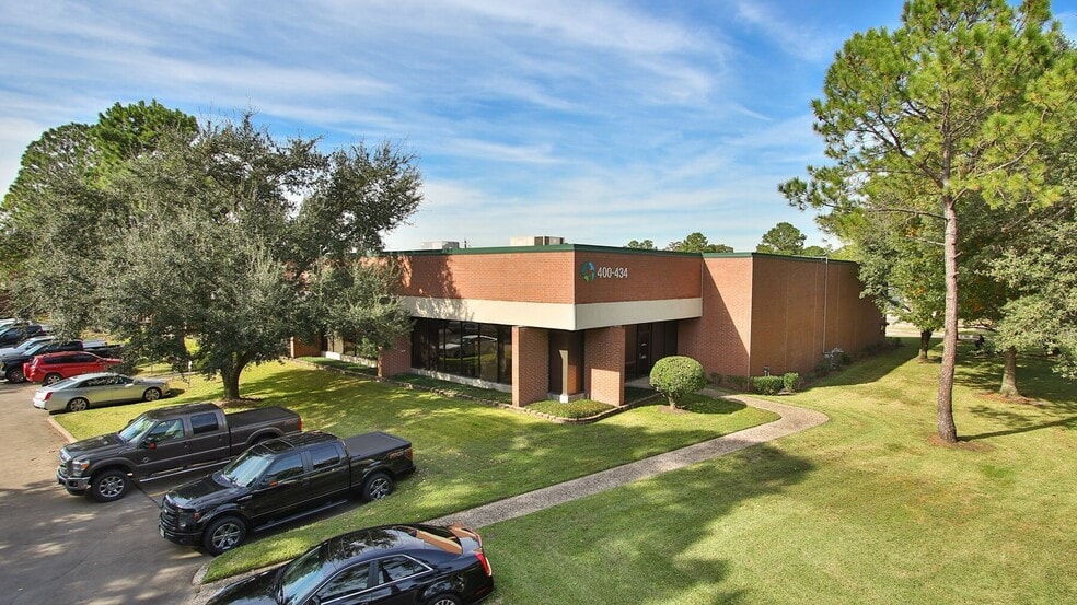 202-230 W 38th St, Houston, TX for lease - Building Photo - Image 2 of 8