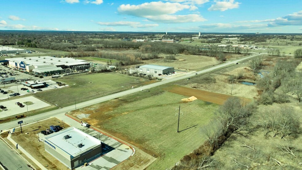N Simon Sager Ave, Siloam Springs, AR à vendre - Photo du bâtiment - Image 3 de 4