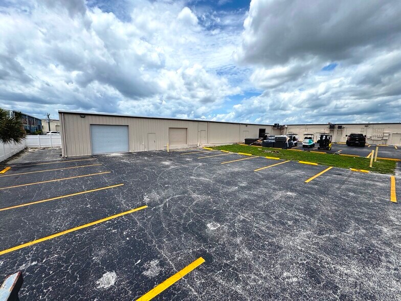 11120 S Cleveland Ave, Fort Myers, FL à louer - Photo du bâtiment - Image 2 de 17