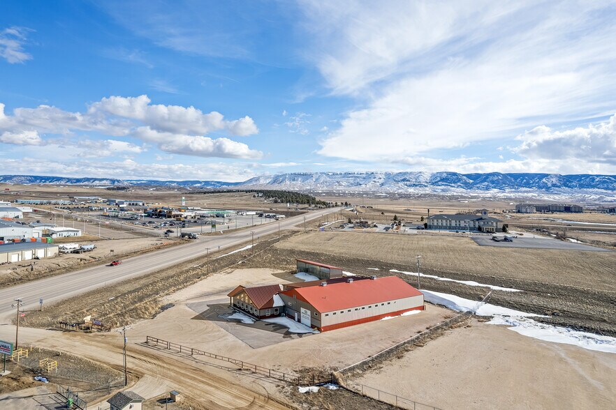 6797 E Wildcat Rd, Evansville, WY à vendre - Photo du bâtiment - Image 3 de 45