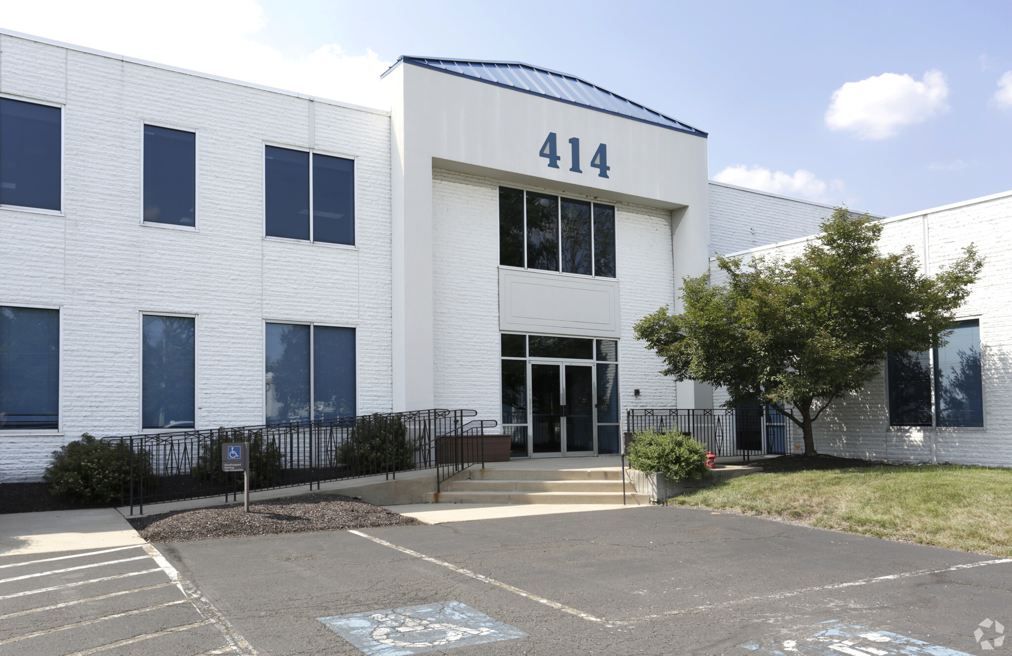 414 Commerce Dr, Fort Washington, PA for lease Primary Photo- Image 1 of 6