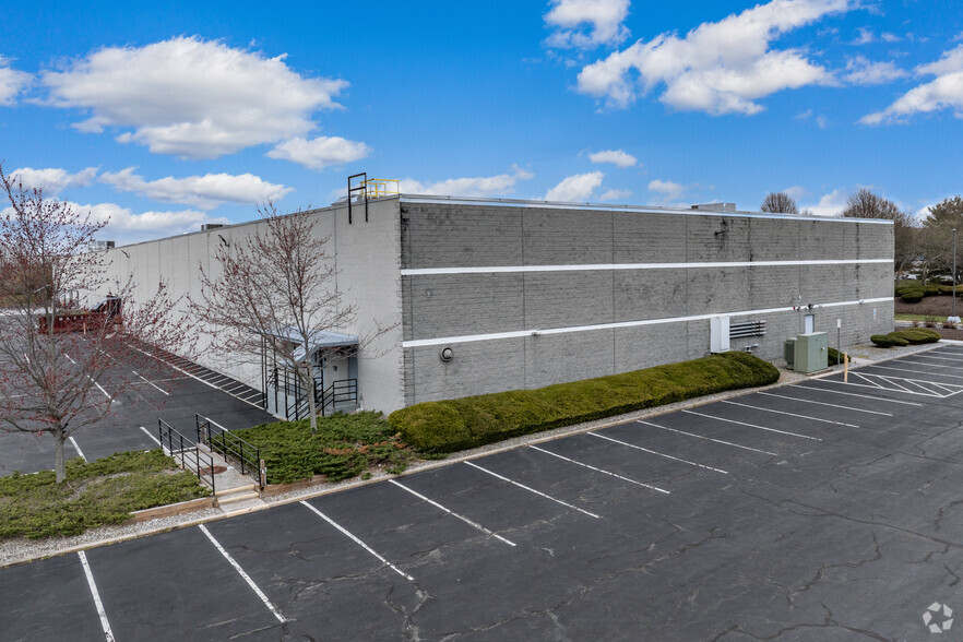 19 Commerce Ct, Cranbury, NJ for lease - Building Photo - Image 2 of 5