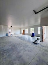 2600 NE Division St, Bend, OR à louer Photo intérieure- Image 2 de 2