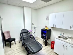 848 1st Ave N, Naples, FL à louer Photo intérieure- Image 2 de 8