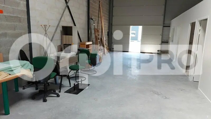 Flex in Gleizé for lease - Interior Photo - Image 2 of 3
