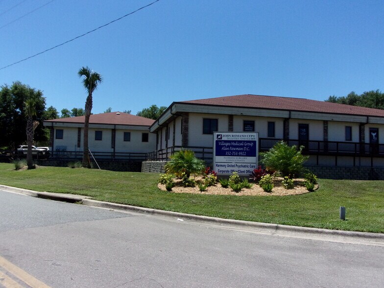 305 Skyline Dr, Lady Lake, FL à vendre - Photo du bâtiment - Image 3 de 44