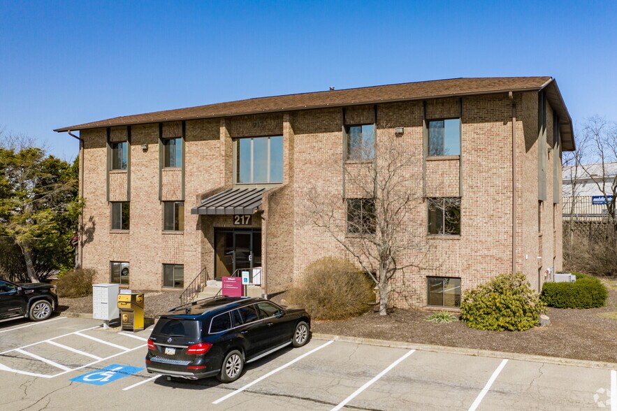 217 Executive Dr, Cranberry Township, PA à louer - Photo du bâtiment - Image 1 de 6