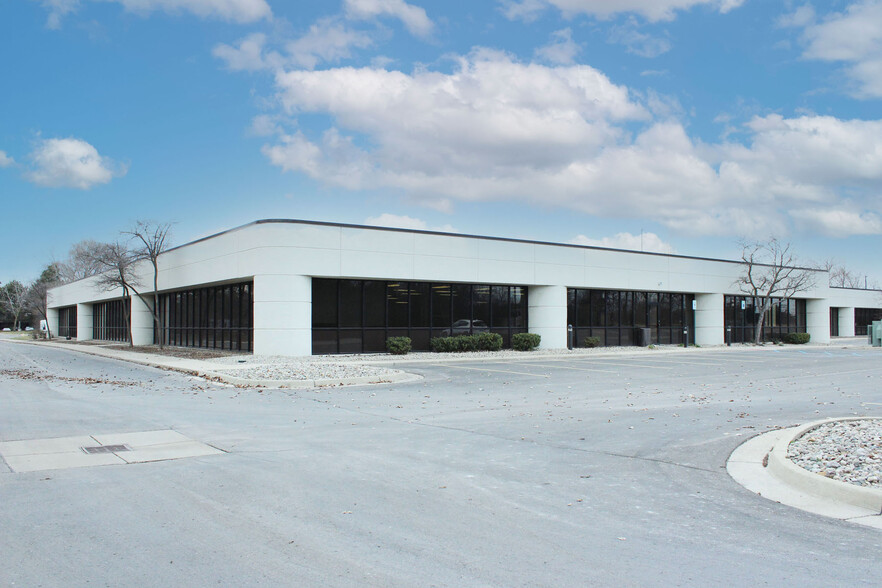 15041 S Commerce Dr, Dearborn, MI for lease - Building Photo - Image 1 of 7