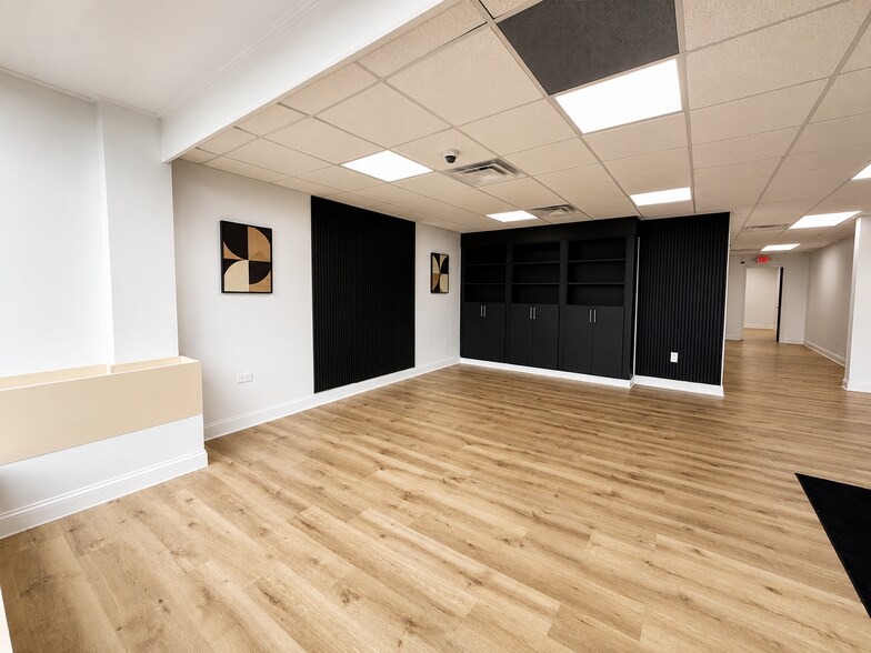 24730-24736 Michigan Ave, Dearborn, MI à vendre - Photo du bâtiment - Image 2 de 7