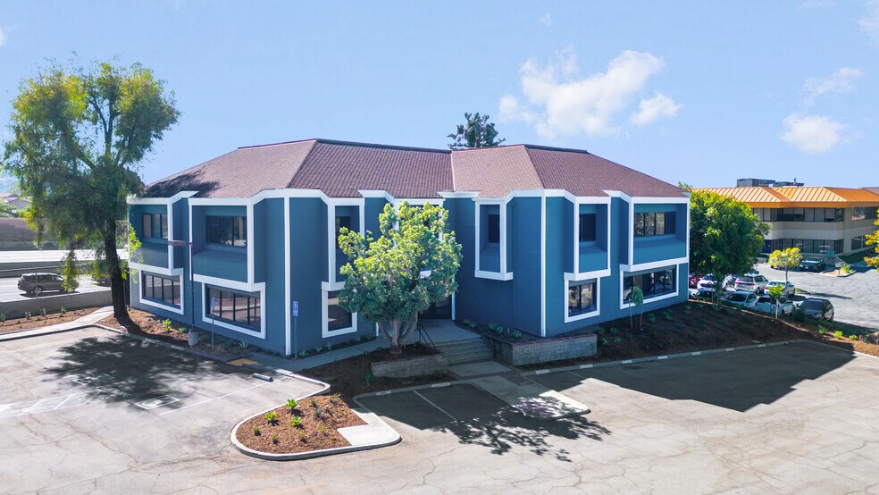 1161 Parkview Dr, Covina, CA à vendre - Photo du bâtiment - Image 2 de 23