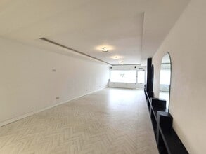 9 Tree View Ct, Liverpool à louer Photo intérieure- Image 1 de 2