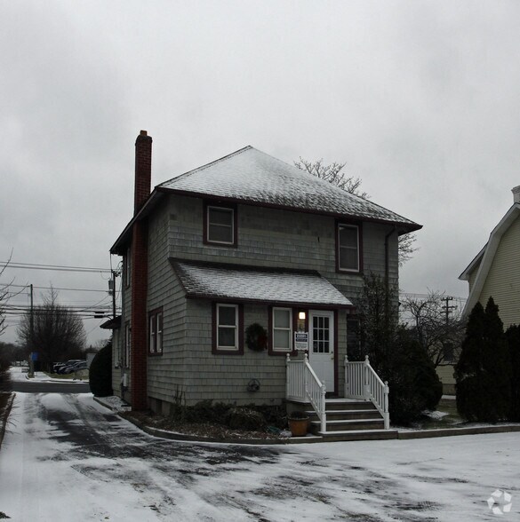 66 Medford Ave, Patchogue, NY for lease - Building Photo - Image 2 of 3