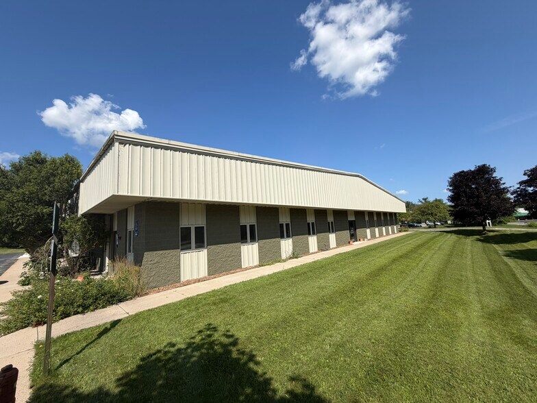 2291 Traversefield Dr, Traverse City, MI à louer - Photo du bâtiment - Image 2 de 35