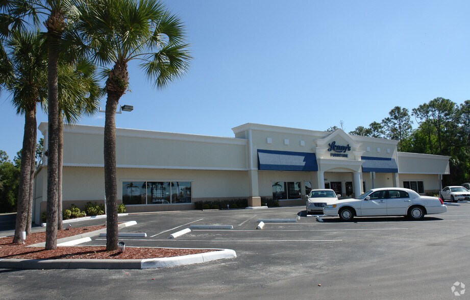 10001 Tamiami Trl E, Naples, FL à vendre - Photo du bâtiment - Image 2 de 10