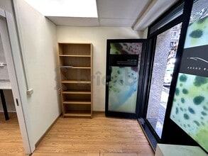 Retail in Barcelona, Barcelona for lease Interior Photo- Image 2 of 11