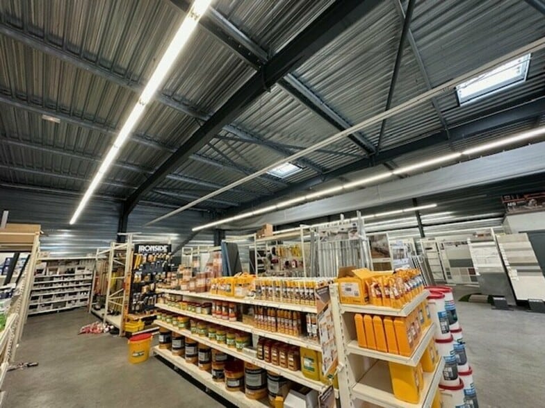 Flex dans Vedène à louer - Photo du bâtiment - Image 3 de 12
