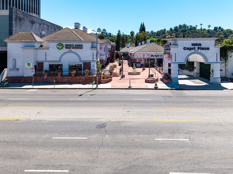 15928 Ventura Blvd, Encino, CA à louer - Photo du bâtiment - Image 1 de 8