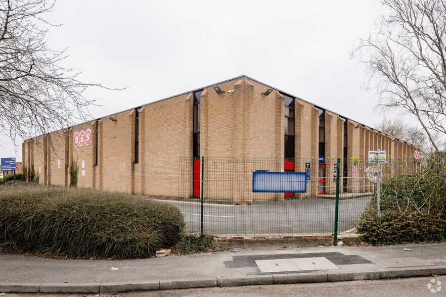 Ledgers Clos, Oxford for lease - Building Photo - Image 2 of 2