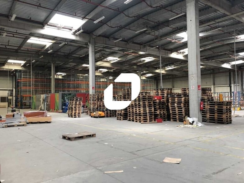 Flex in Coignières for lease - Building Photo - Image 3 of 9