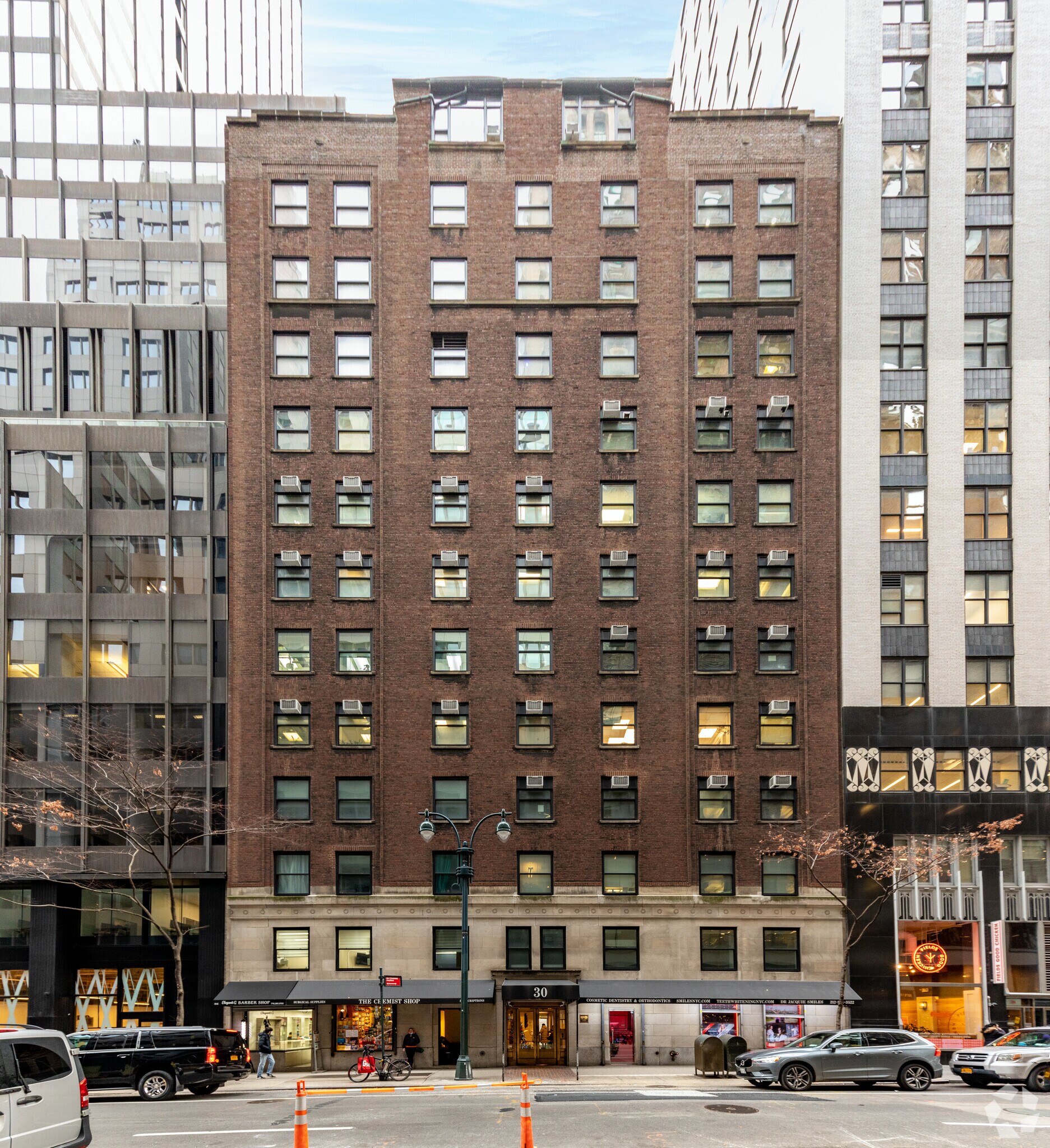 30 E 40th St, New York, NY à louer Photo du bâtiment- Image 1 de 10