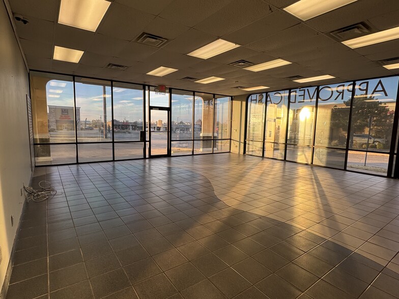 2215 NW Cache Rd, Lawton, OK à louer - Photo du bâtiment - Image 2 de 14