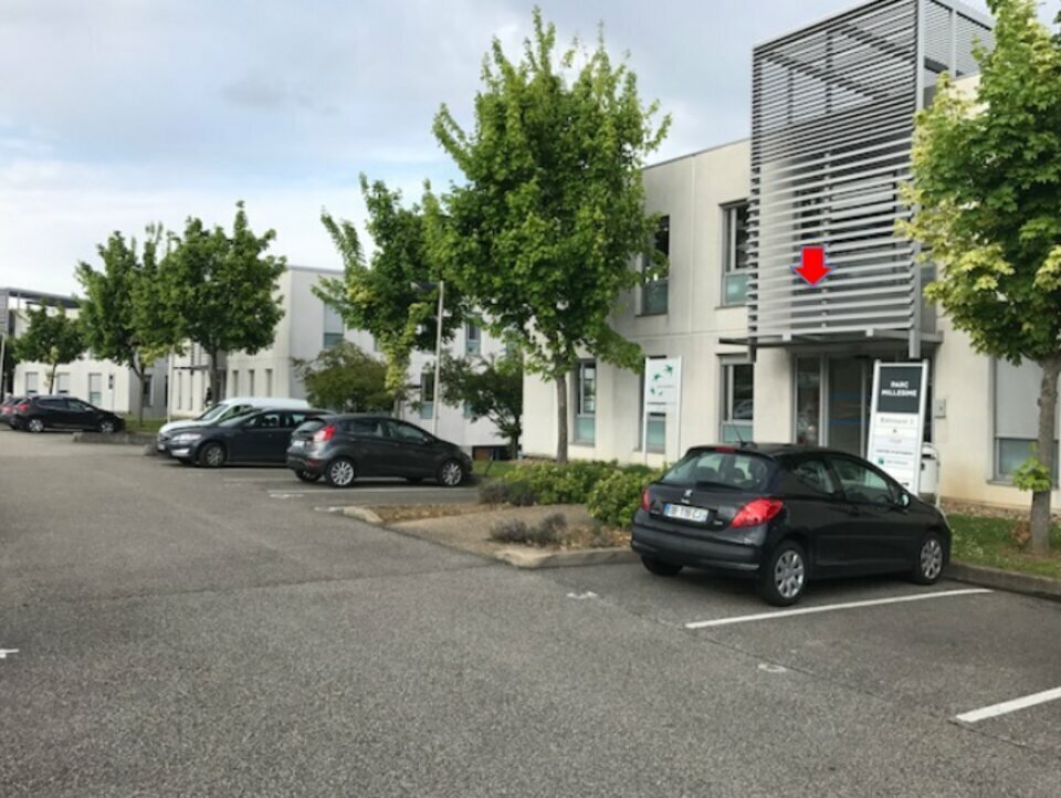 Office in Limas for lease Building Photo- Image 1 of 4