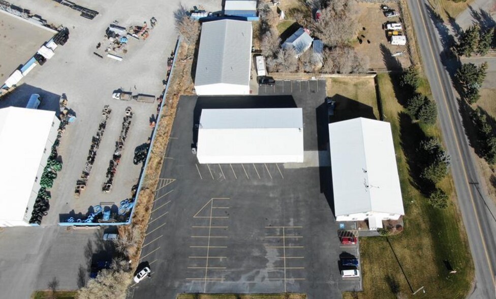1463 Commerce Way, Idaho Falls, ID à louer - Photo du bâtiment - Image 3 de 12