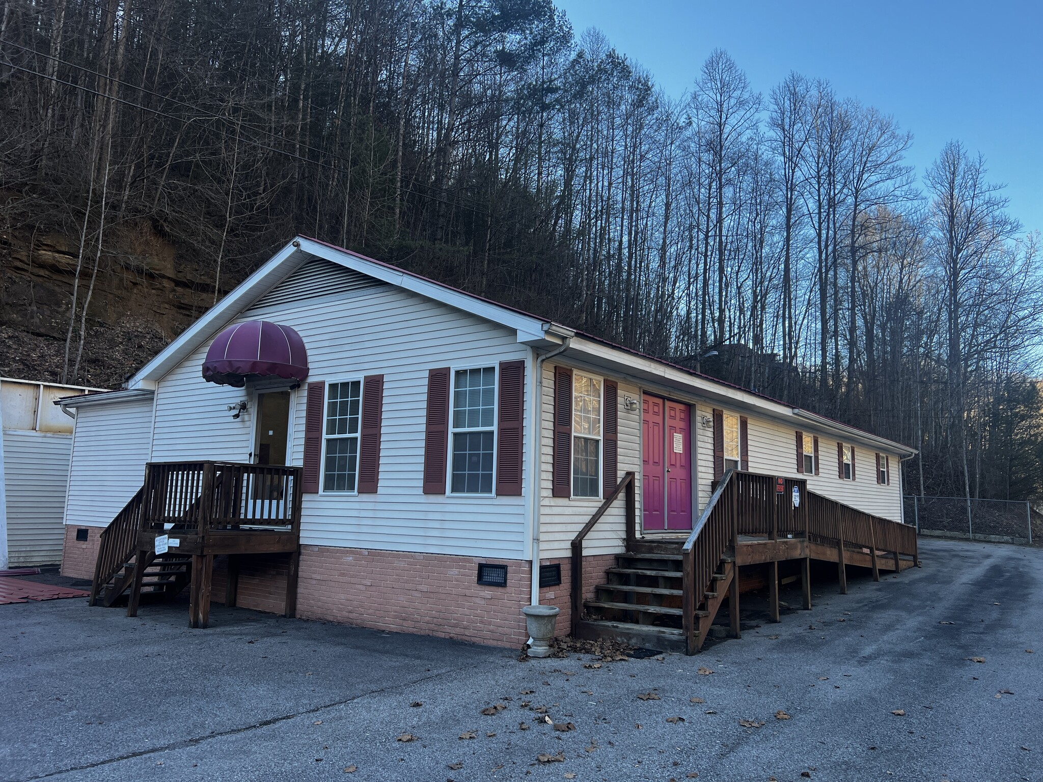 1973 Appalachian hwy, Pineville, WV for sale Primary Photo- Image 1 of 1